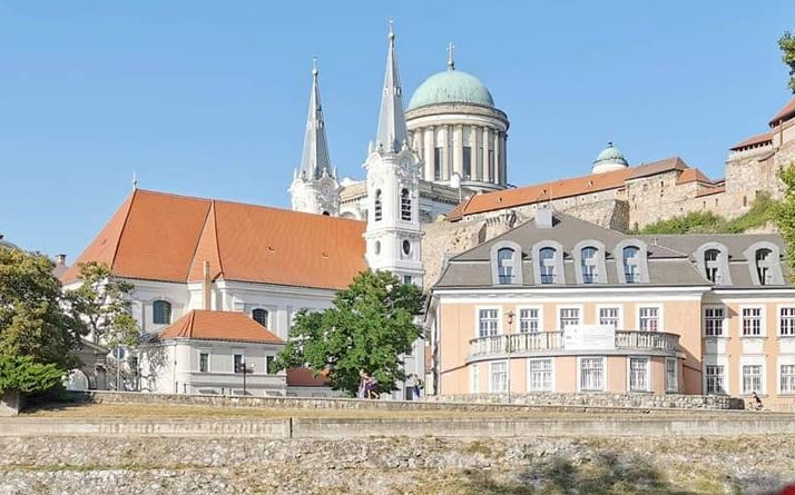 Megjelent A Koronavirus Az Arpad Hazi Iskolaban Is Hirek Infoesztergom