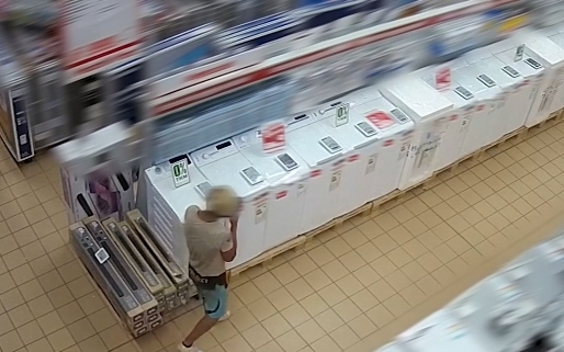 Extrém módon próbált lopni az egyik esztergomi üzletből - VIDEÓ