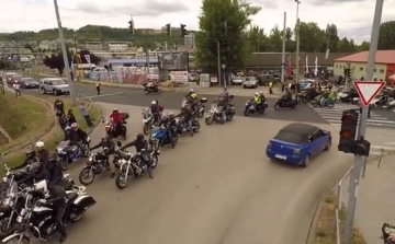 Majd 1,2 milliót gyűjtöttek az Esztergomban felvonuló jószívű motorosok - VIDEÓVAL
