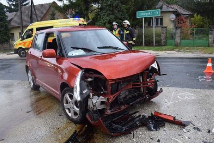 Szabálytalan fiatal nő okozott balesetet a Dobogókői úton