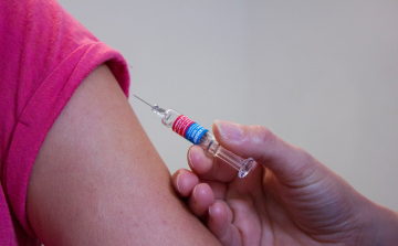 Szenzációs áttörés: Pfizerrel olthatók lesznek a 12 év fölöttiek