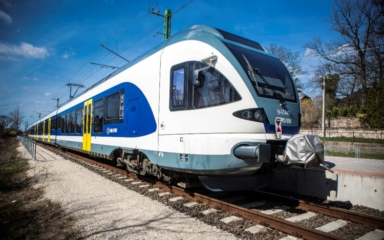 Jelentős mérföldkőhöz érkezik az Esztergom-Rákosrendező vasútvonal fejlesztése