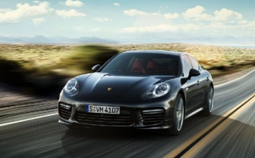 Biturbó, konnektor, nyújtópad: új Porsche Panamera