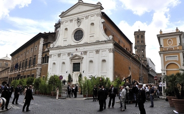 Ferenc pápa megtöltötte az olasz templomokat
