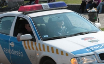 Szabadidős rendőr fogott el egy körözött esztergomi nőt