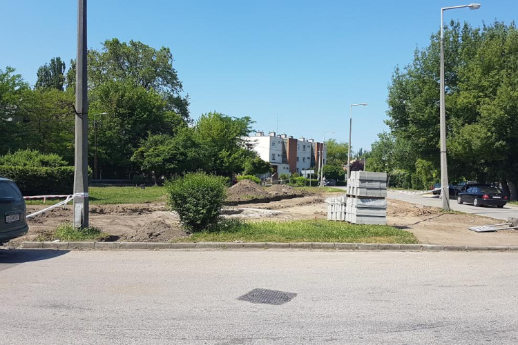 Készül az új körforgalom, folytatódik a járda-program - FOTÓK