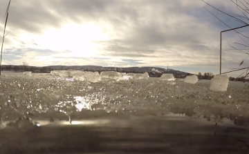 Rendkívüli a látvány a Pala jege alatt – VIDEÓ