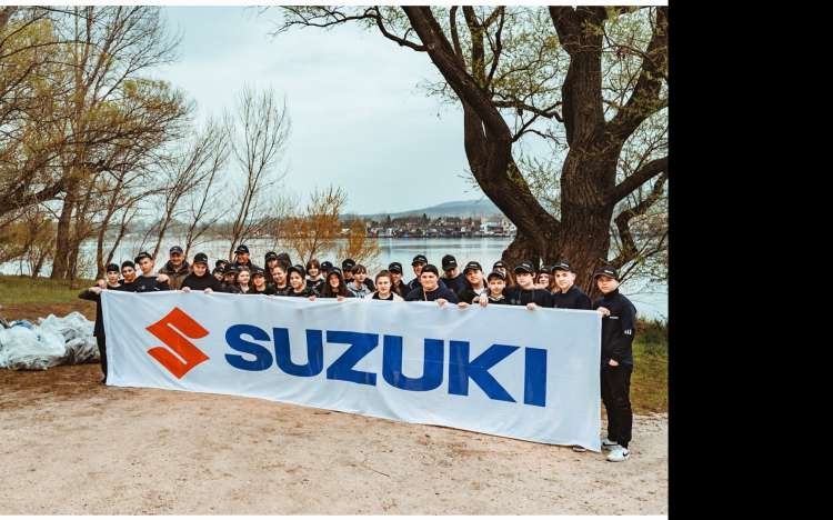Szemétszedéssel ünnepelte a Föld Napját a Magyar Suzuki Zrt. marine üzletága