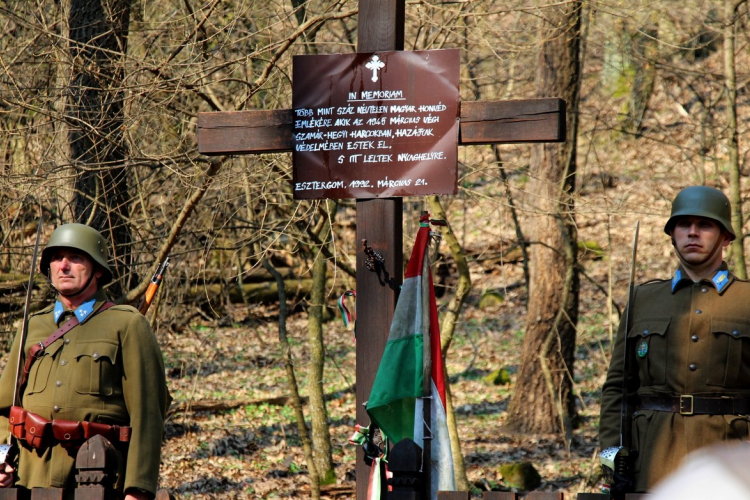 Emlékezés az elesett honvédekre
