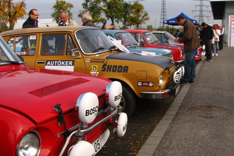 Oldtimer autócsodák jönnek Esztergomba