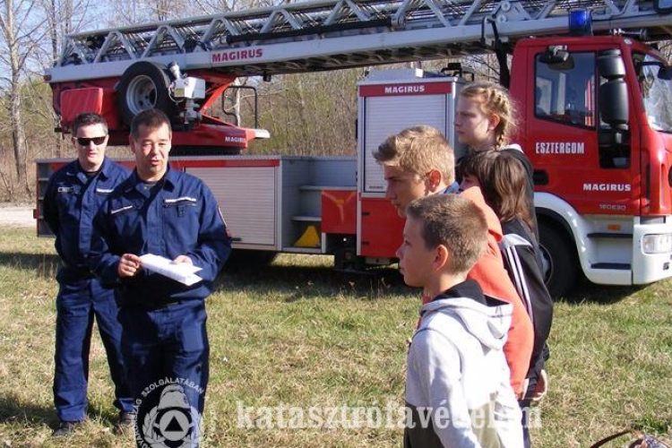Katasztrófákat hárítottak el diákok a Pala parton – VIDEÓVAL
