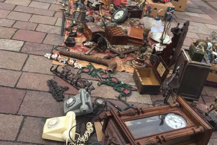 Régiségvásár a téren vasárnap!