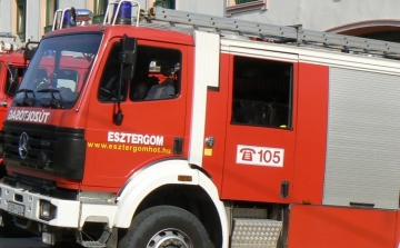 Ablakon bemászva segítettek a tűzoltók a Budai lakótelepen
