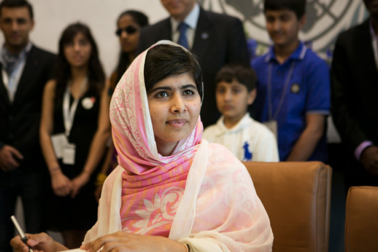 A fejlövésből meggyógyult pakisztáni lányról forgat filmet Davis Guggenheim