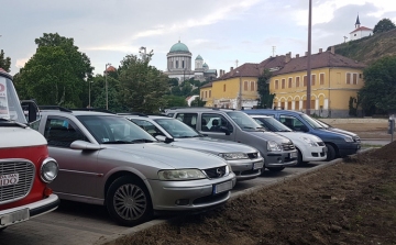 Jövő hétfőtől ismét fizetős a parkolás Esztergomban