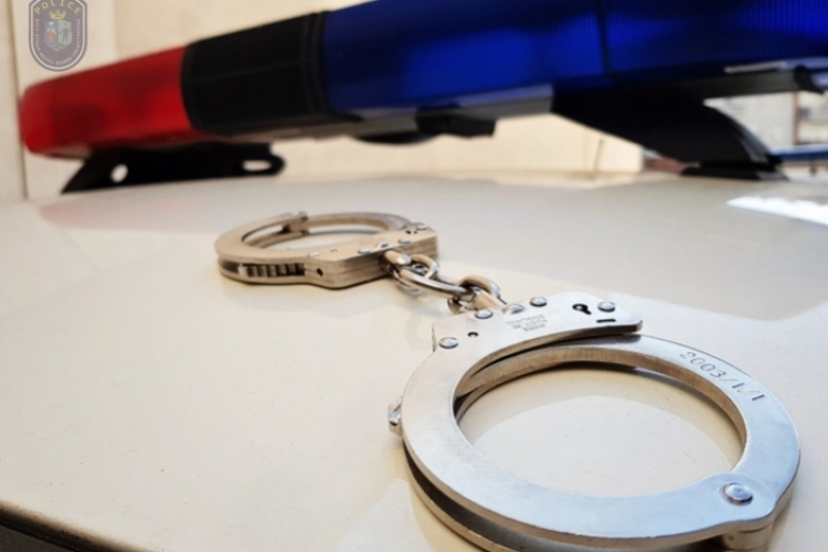 Letartóztatták a fiatal férfit, aki megölte lánytestvérét és sógorát Süttőn