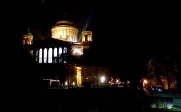 Újra teljes pompájában ragyog esténként a Bazilika