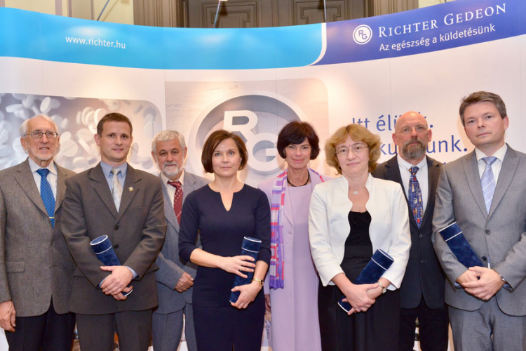 Kémiatanárokat díjazott a Richter