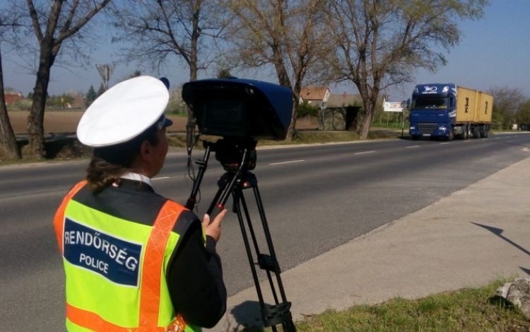 Többfelé figyelnek a traffik Esztergom környékén