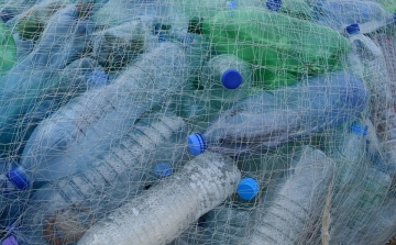 A brit kormány 25 éves programot hirdetett a műanyaghulladék felszámolására
