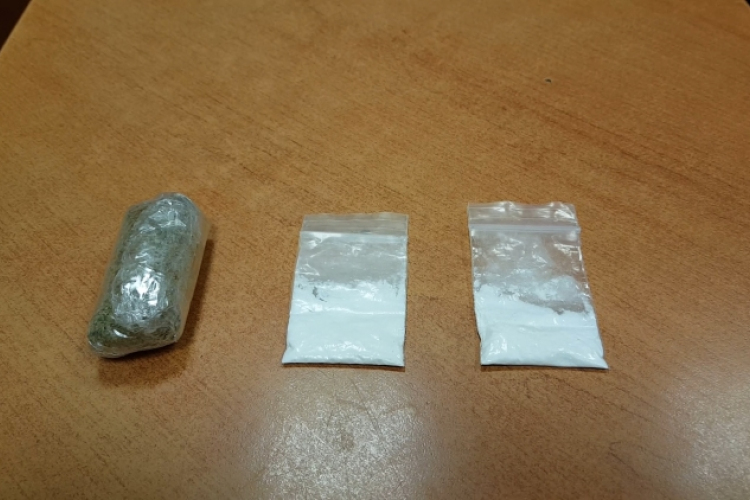 Rendőröknek akart kábítószert eladni - VIDEÓVAL