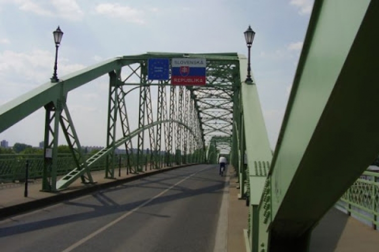 A magyar-szlovák határzár lazítását kéri az MKP