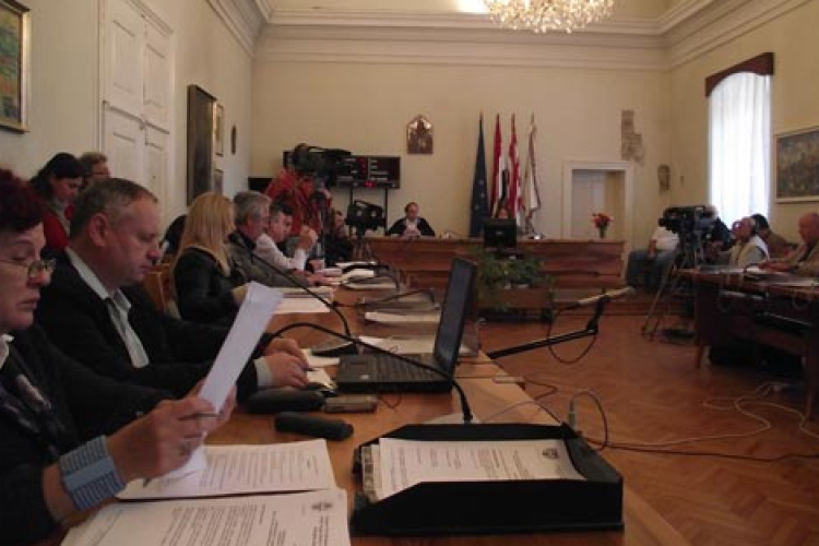 Magvető-szobor, Aquasziget, közvilágítás napirenden