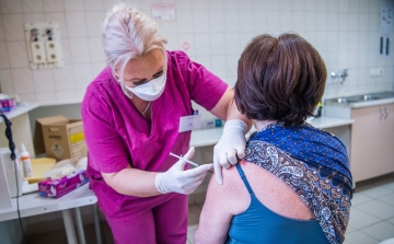 Már közel két és fél ezer egészségügyi dolgozó kapta meg a védőoltást