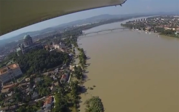 Újabb légi felvétel az esztergomi árvízről - VIDEÓ
