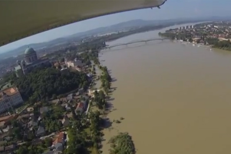 Újabb légi felvétel az esztergomi árvízről - VIDEÓ