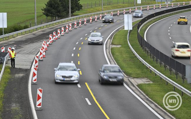 A magyarországi gépjárműpiac 8,6 százalékkal bővült az idén az első háromnegyed évben