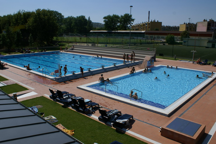 Vízi visszavágó a dorogi uszodában