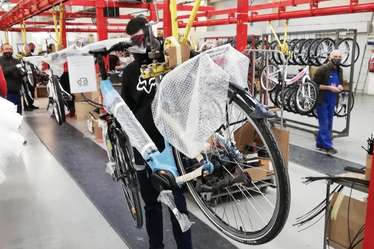 Saját gyártásban készíti kerekeit a Neuzer kerékpárgyár Esztergomban