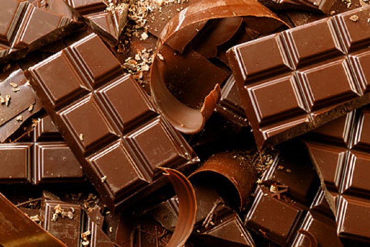 Huszonhat milliónyi hamisított csokit foglalt le a NAV 