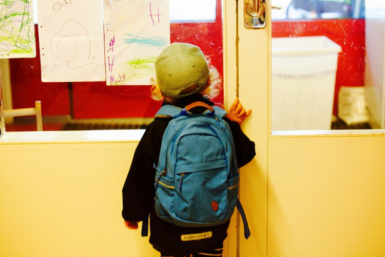 Terrorizálták a kisiskolásokat és kirabolták diáktársaikat tinédzserek Dorogon