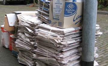 Papírgyűjtés a sérült gyerekekért Esztergomban