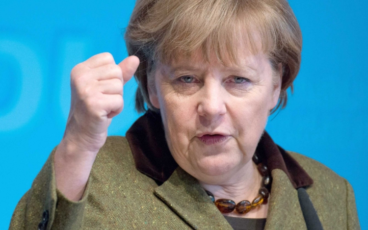 Illegális bevándorlás - Merkelt hidegszívű, megríkatott egy menedékkérő kislányt