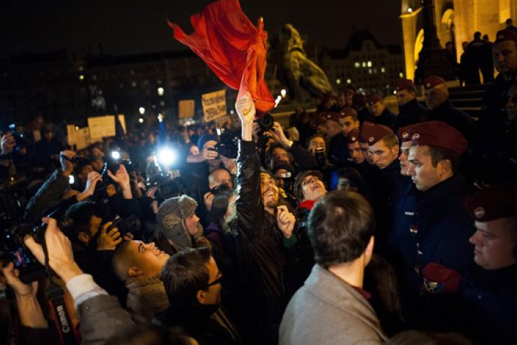 A közfelháborodás napja – Demonstráció Esztergomban és országszerte