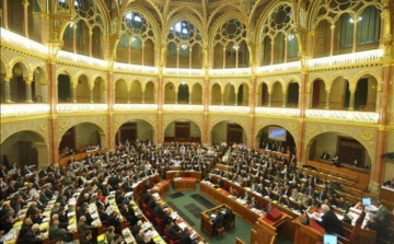 A kormányt kérdezik a képviselők a Parlamentben