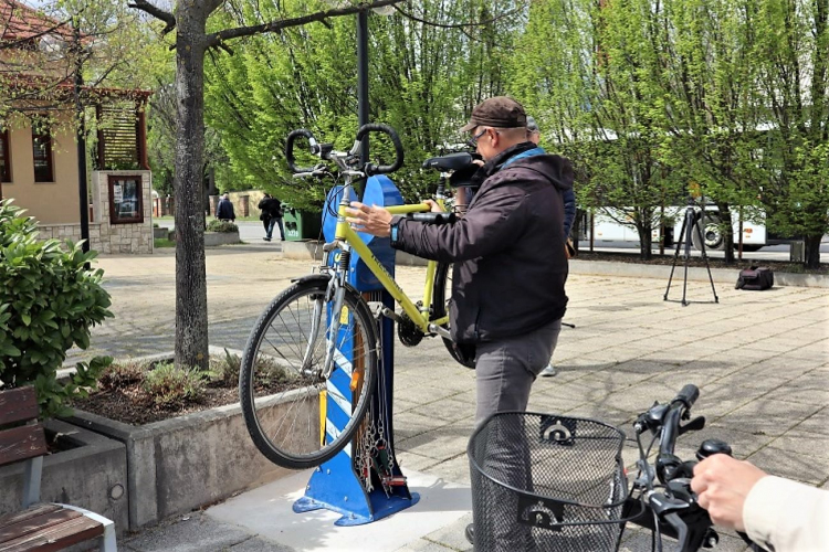 Kerékpáros szervizoszlopot állítottak üzembe Nyergesújfalun