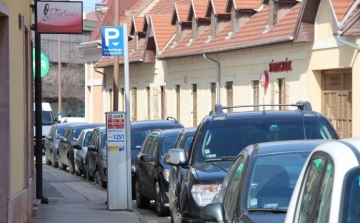 Már ingyenes a parkolás Esztergomban