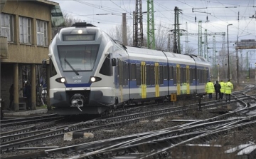 Az esztergomi vasútvonalon átmenetileg jelentősen meghosszabbodik a menetidő
