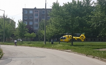 Mentőhelikopter érkezett Dorogra - VIDEÓVAL