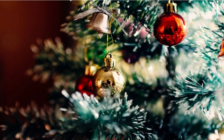 Boldog karácsonyt kíván az InfoEsztergom.hu a legszebb dalokkal - VIDEÓK