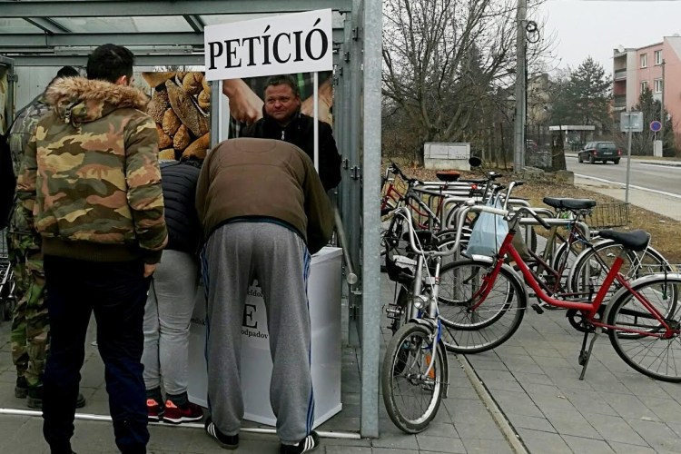 Már gyűjtik az aláírásokat Párkányban!