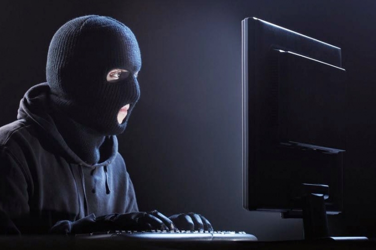 Hackertámadás és pénzmosás – vádat emelt a megyei ügyészség