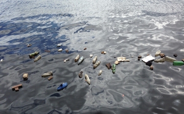 Gyorsan növekszik a csendes-óceáni műanyaghulladék mennyisége