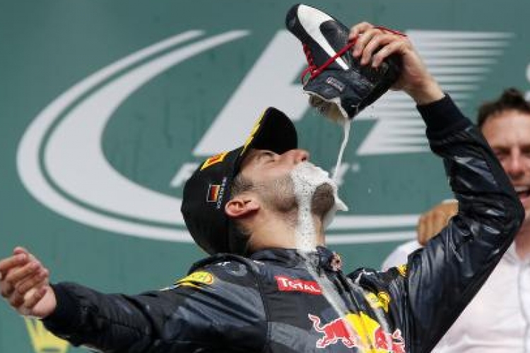 Malajziai Nagydíj - Ricciardo nyert, Hamilton kiesett