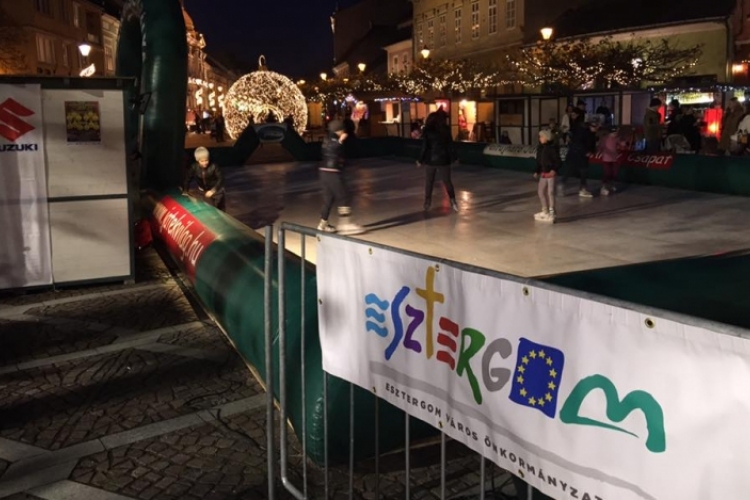 Idén is korcsolyapálya a Széchenyi téren!