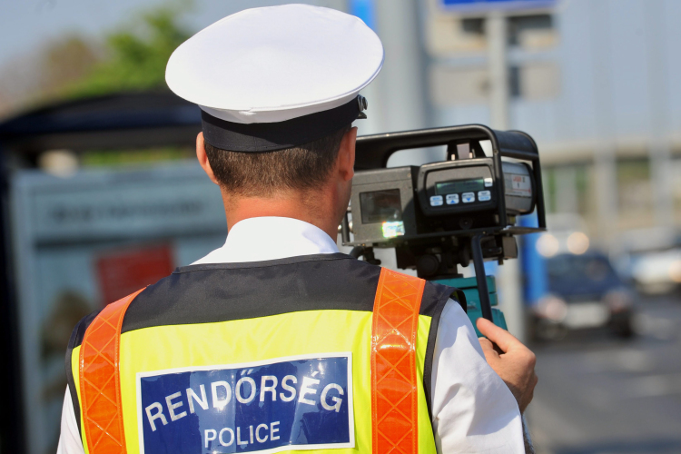 Csúcsra járnak a sebességmérők Esztergom környékén!